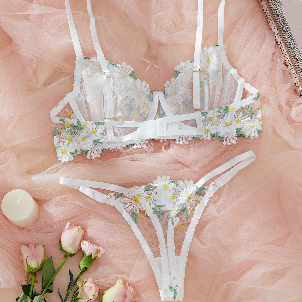French-style lace, fresh and delicate floral embroidered push-up bra and panty set