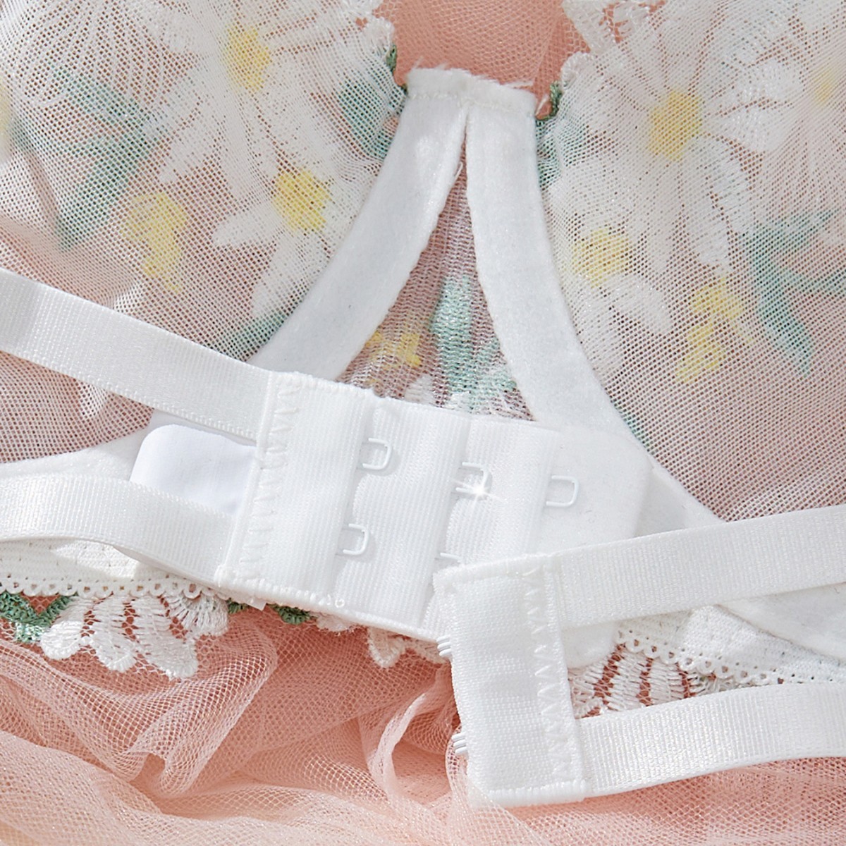 French-style lace, fresh and delicate floral embroidered push-up bra and panty set