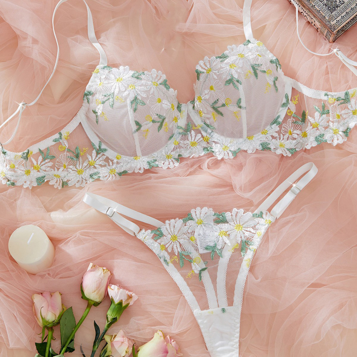 French-style lace, fresh and delicate floral embroidered push-up bra and panty set