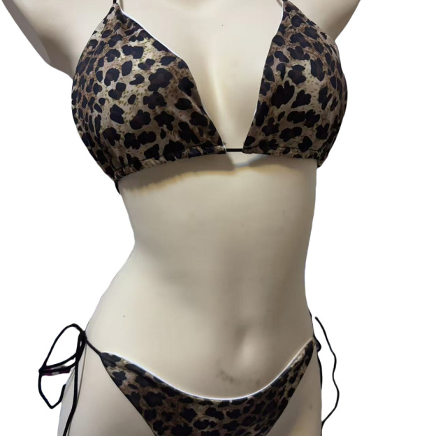 Bikini swimsuit, a three-piece set with seductive and sexy adjustable straps.