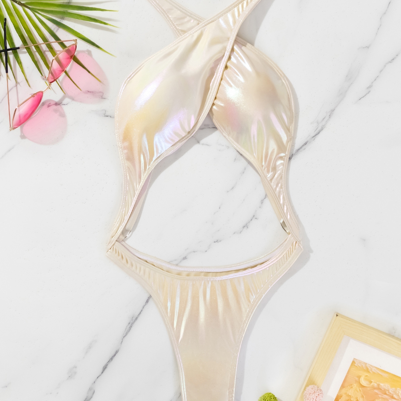 Sexy and minimalist backless halter-neck bodysuit