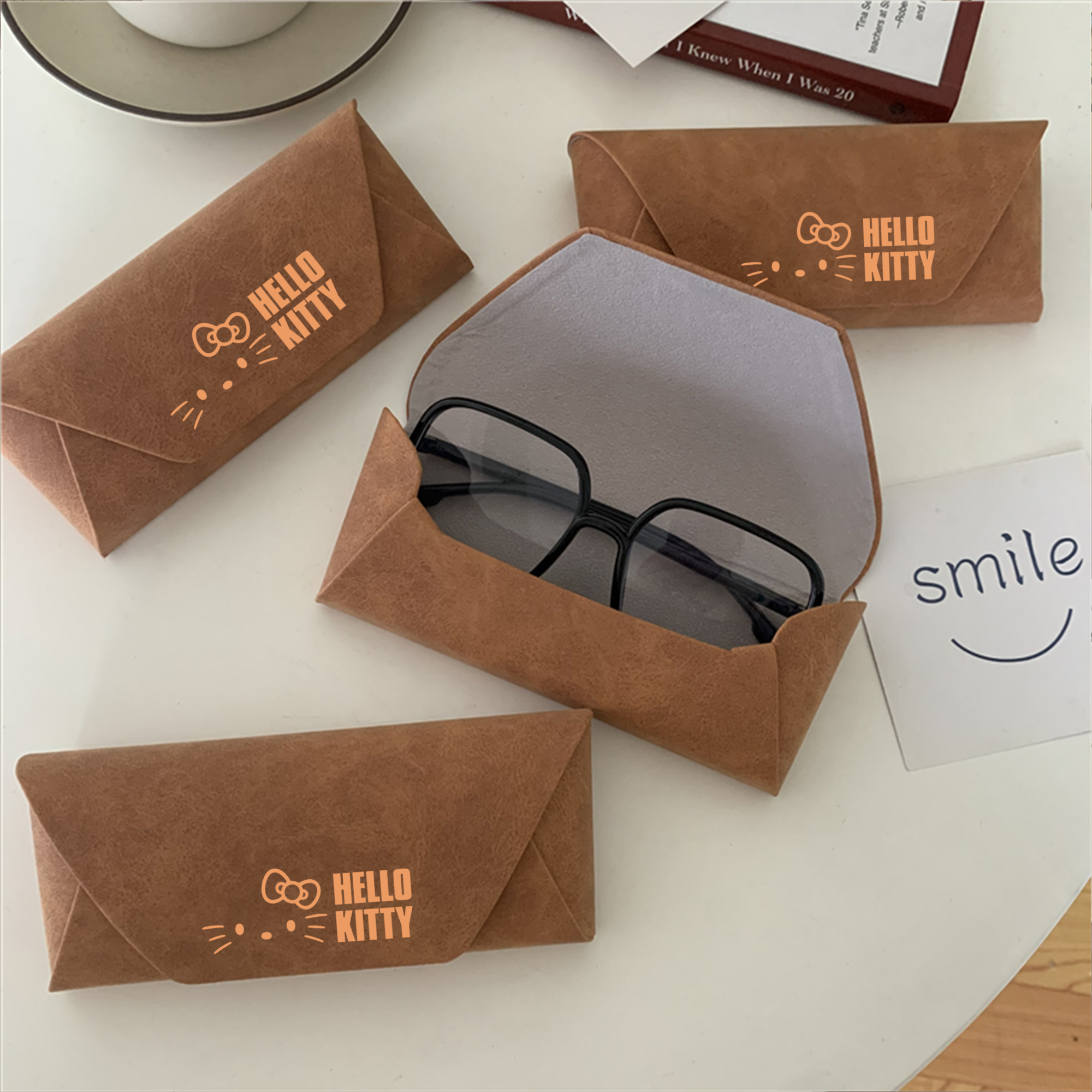 Zaloraros x Hello Kitty Eyeglasses Case