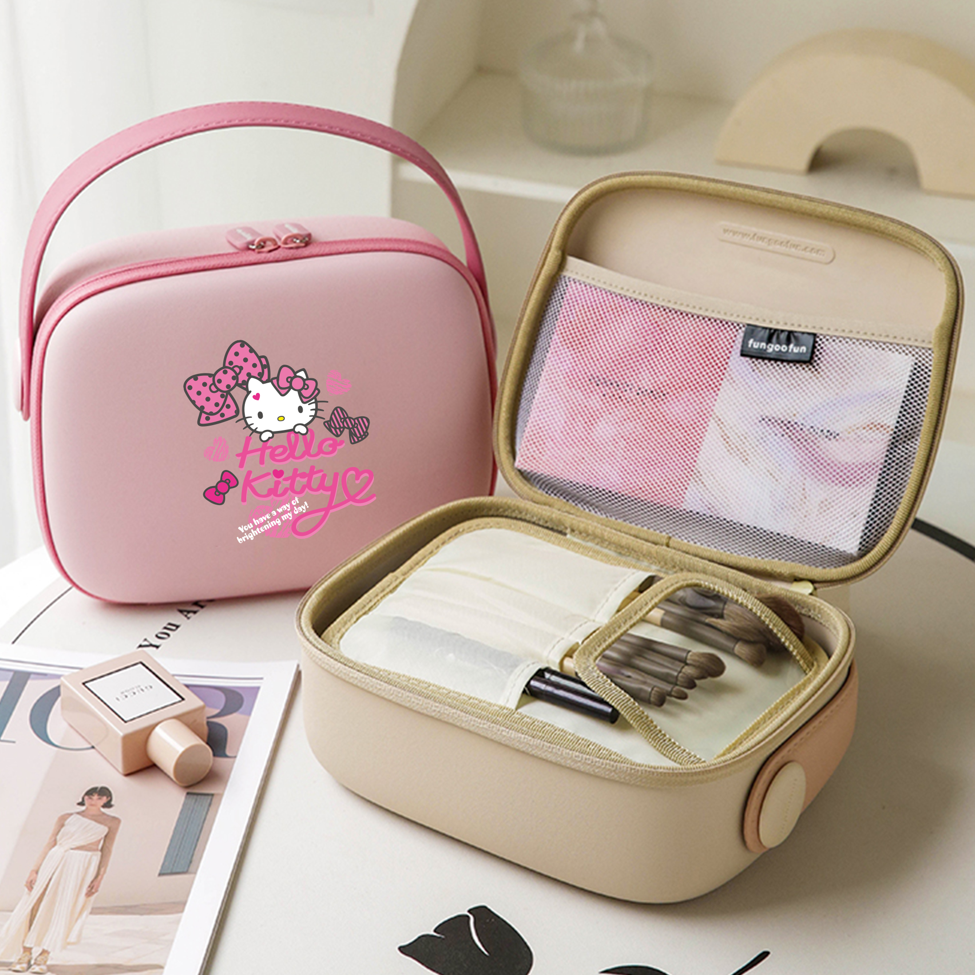 Zaloraros x Hello Kitty Large Capacity Travel Makeup Bag (Classic Heart Bow Series)