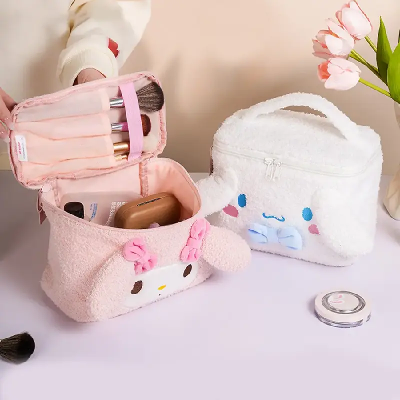 Hello Kitty コラボレーション シェルパフリース製ポータブルメイクアップバッグ