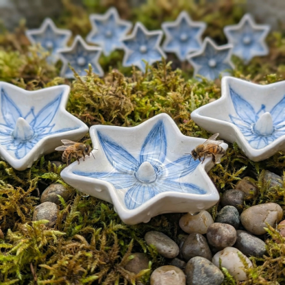 Bee watering stations