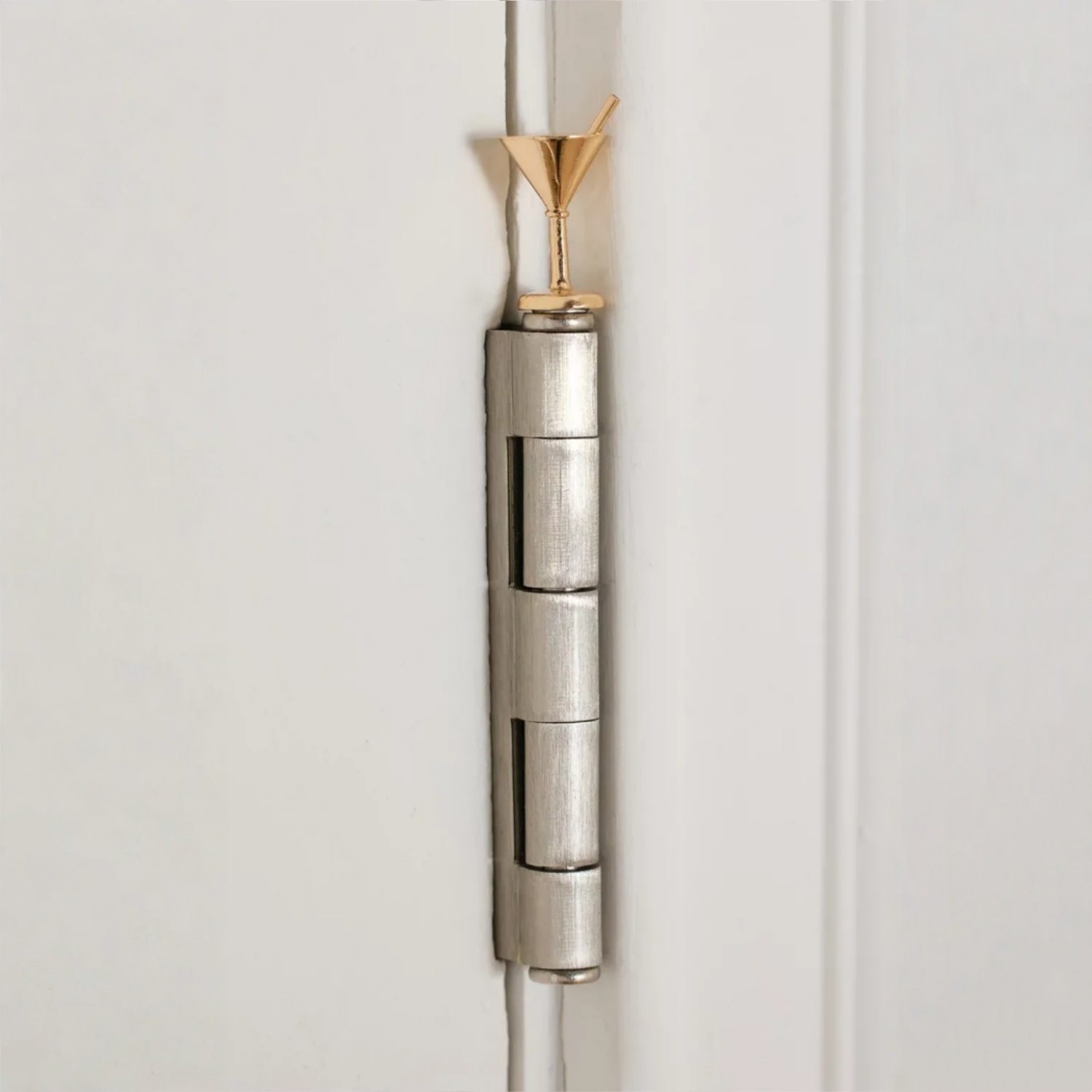 Charmed Door Head Hinge Magnet