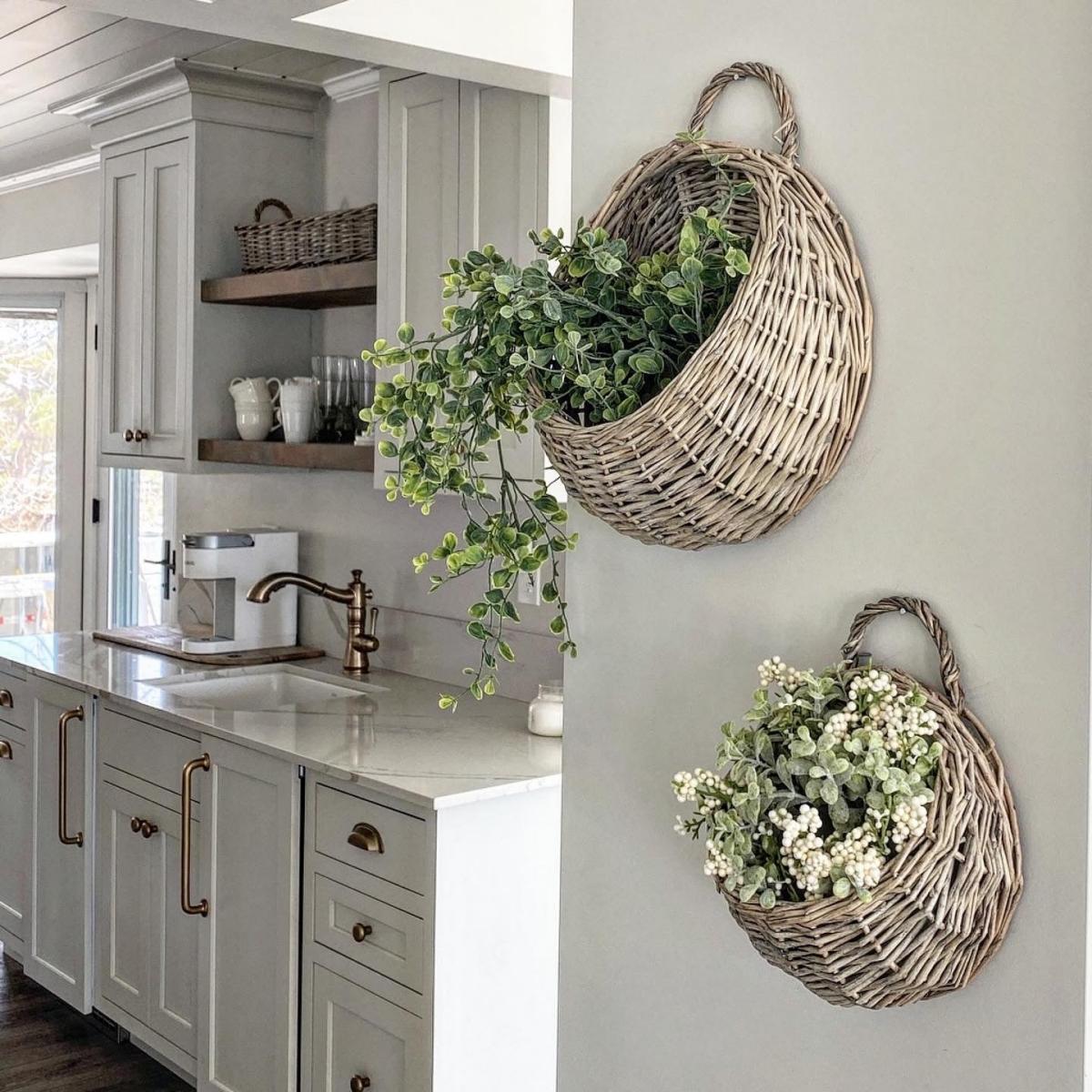 Set of 2 Round Wall Hanging Baskets