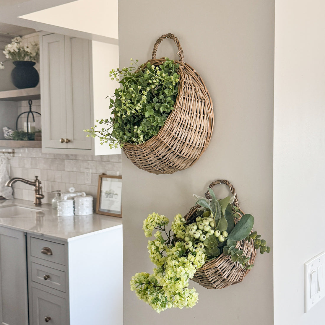 Set of 2 Round Wall Hanging Baskets