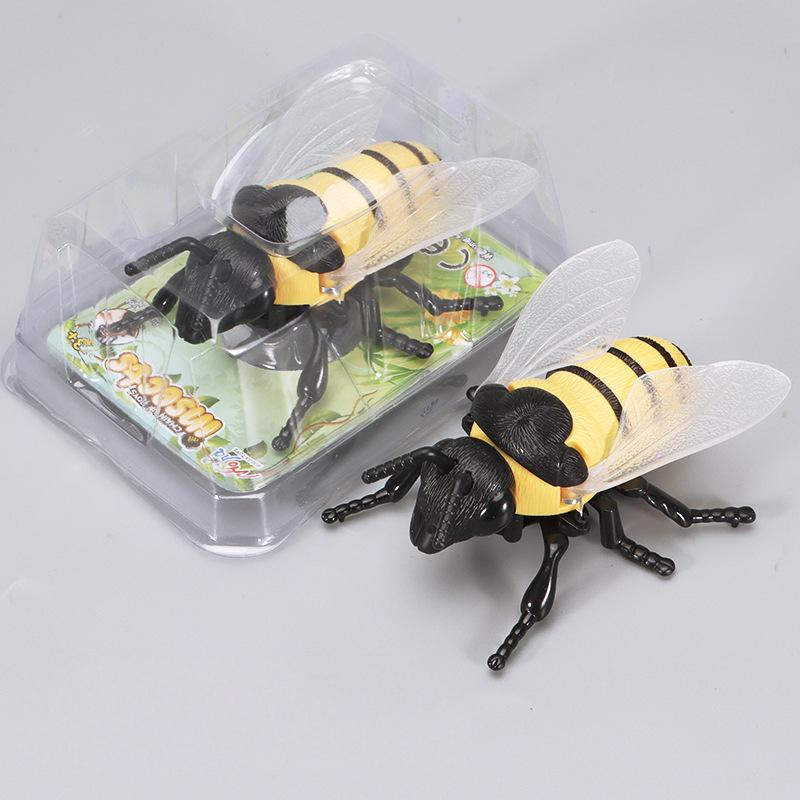 Lifelike Wind-up Insect Toys- Realistic Crawling Beetles, Ladybugs & Bees for Kids' Educational Play