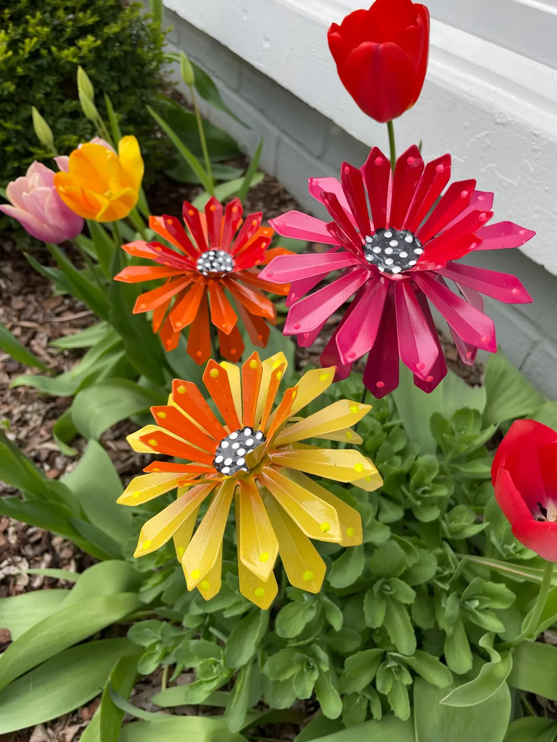 Metal Zinnia Flower Garden Stake - Yard decoration