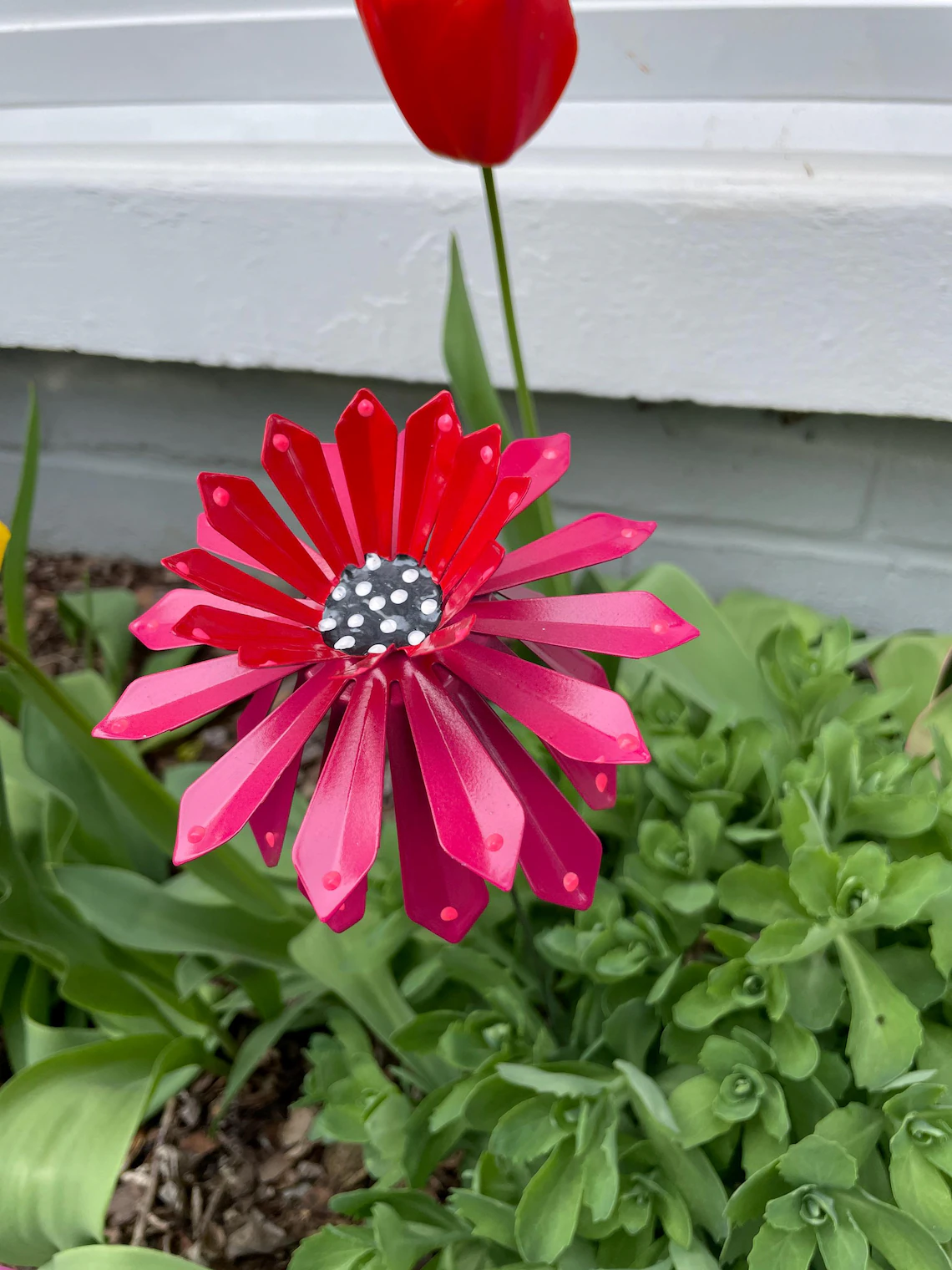 Metal Zinnia Flower Garden Stake - Yard decoration