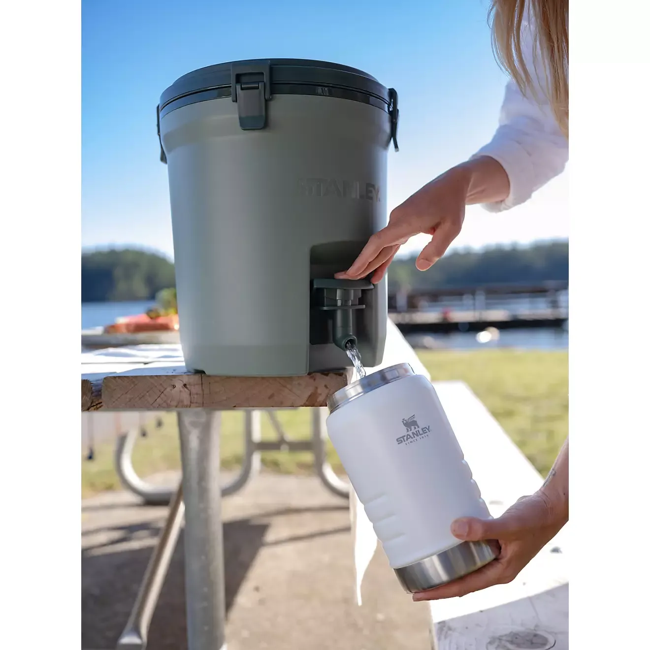 Stakhjgnley The IceFlow 40 oz Classic Flip Straw Water Jug