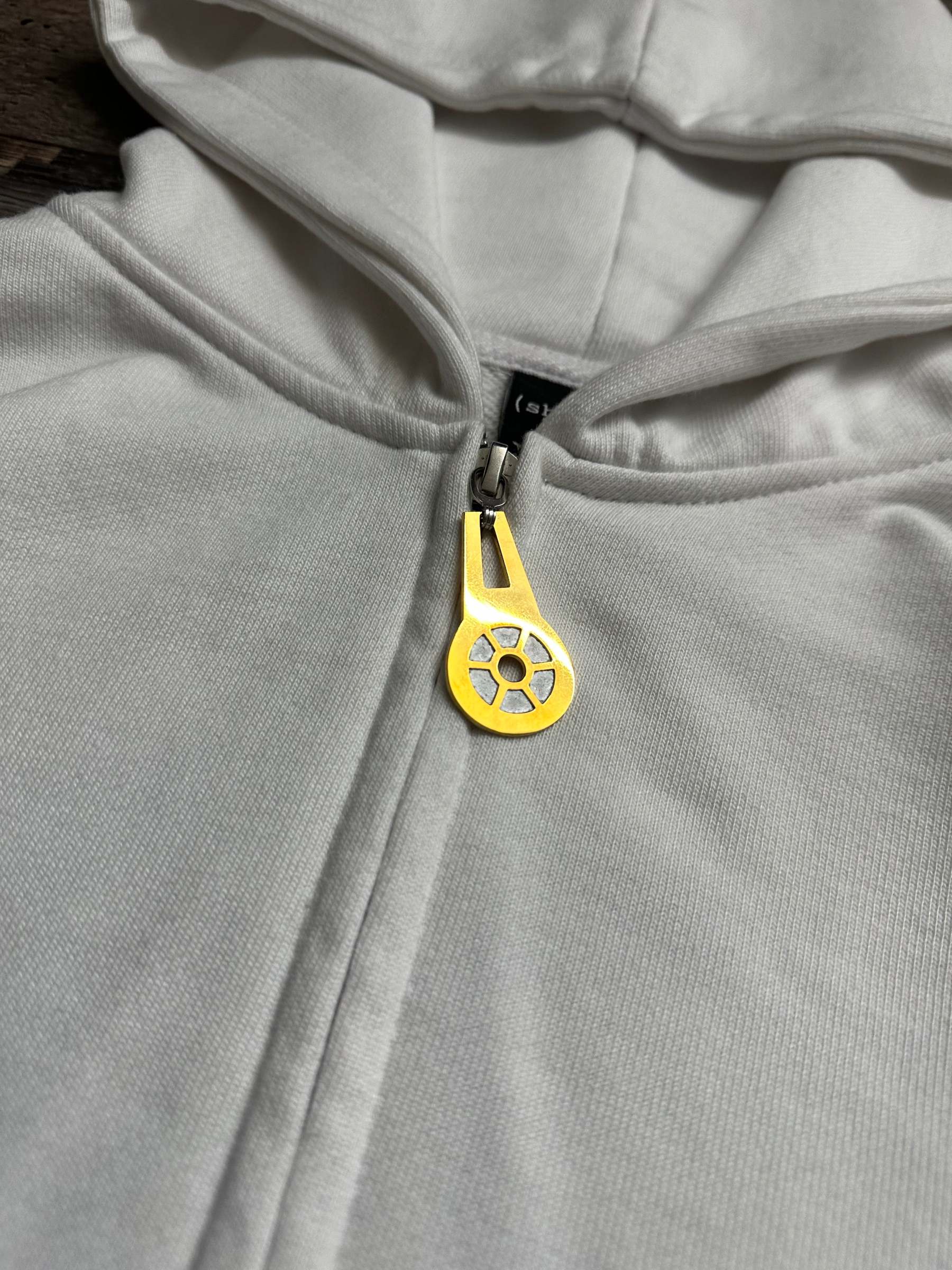 STICKY FINGERS ZIP-UP | JOJO