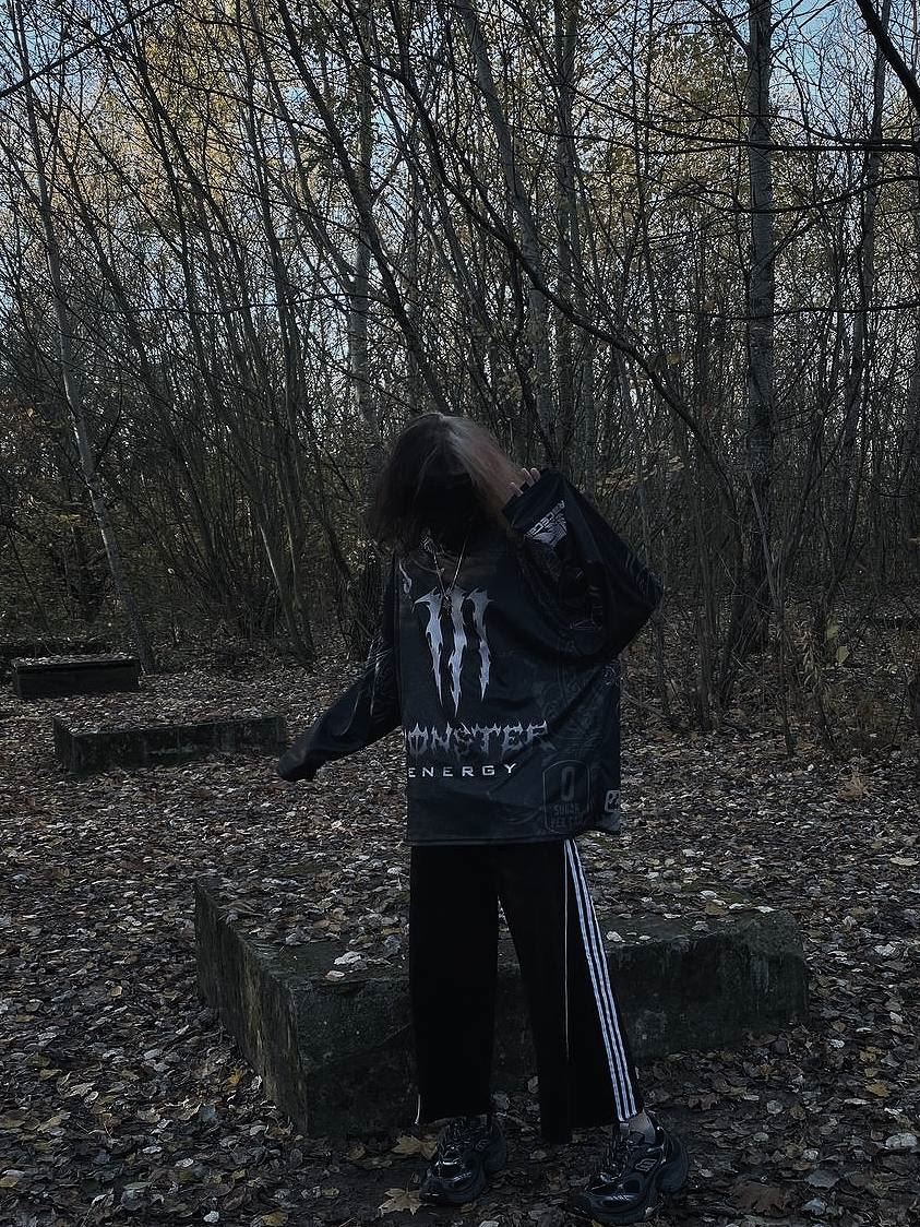 "Monster" black jersey