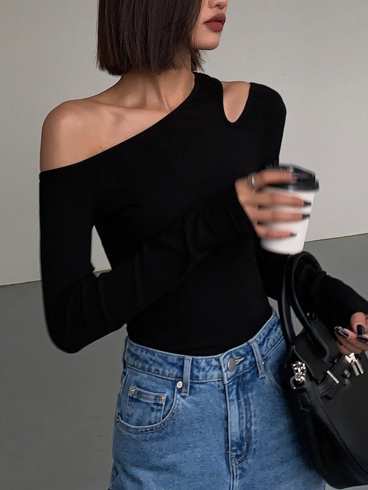 Off-shoulder Long Sleeved Tight T-shirt