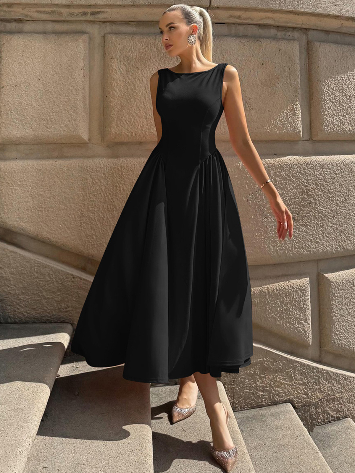 Women's Round-neck Sleeveless Pleated Wide-hem Dress