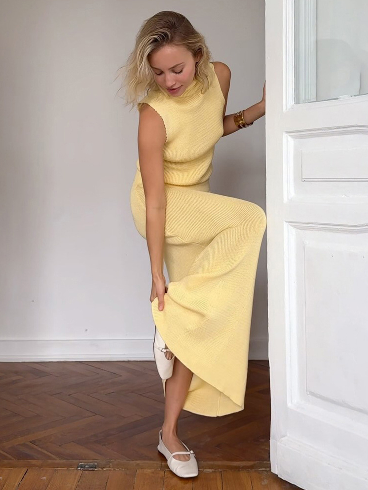 Sleeveless Turtleneck Woolen Set