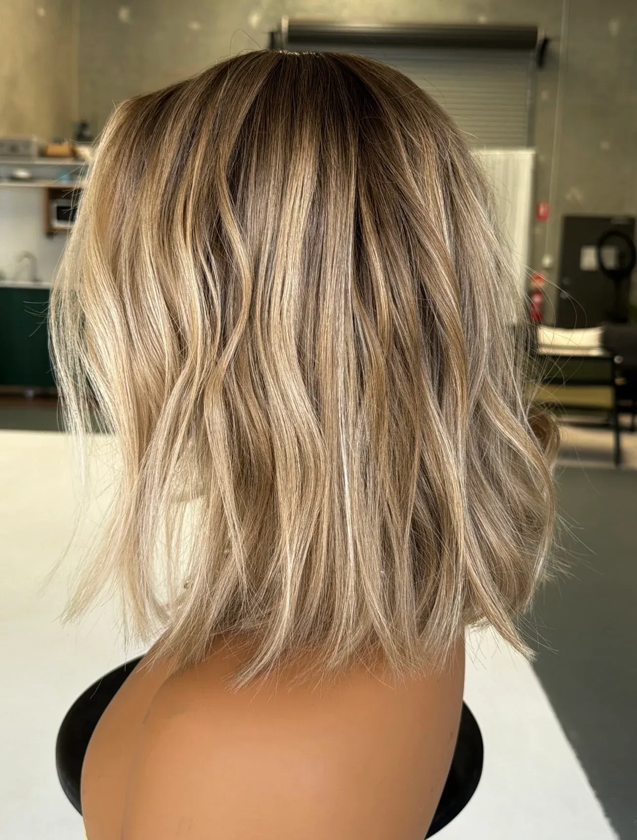 Chic Wavy Ash Blonde Highlighted Bob & Amethyst Pendant Cuban Chain Necklace for a Stylish Euro-American Look”