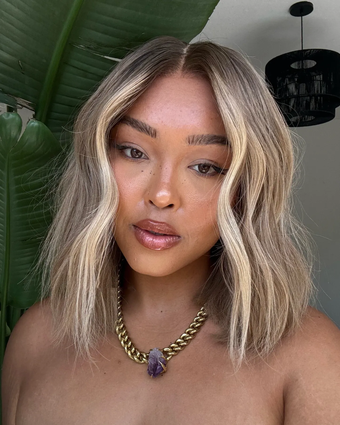 Chic Wavy Ash Blonde Highlighted Bob & Amethyst Pendant Cuban Chain Necklace for a Stylish Euro-American Look”