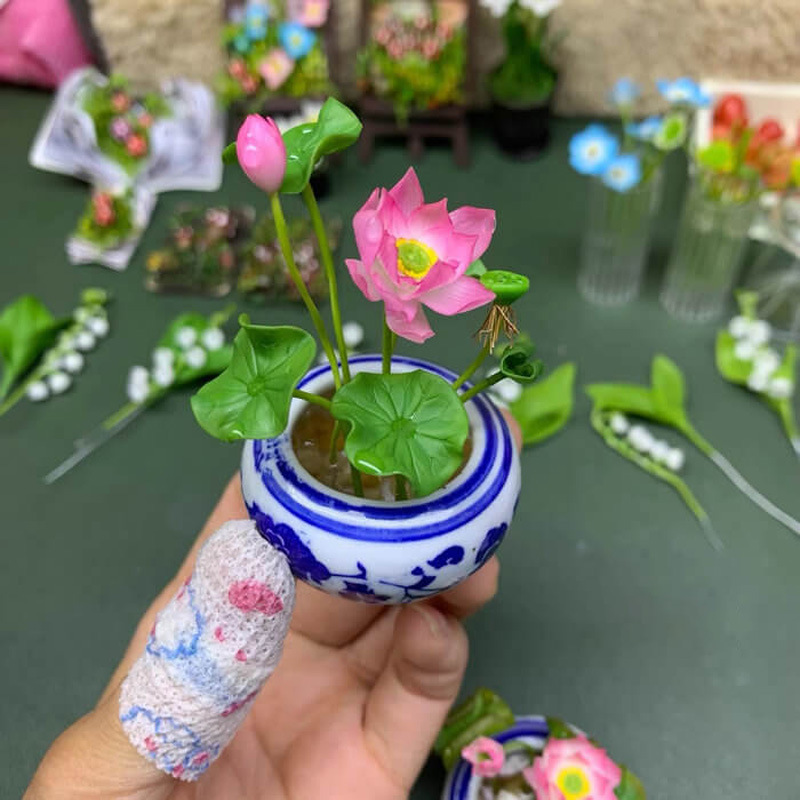 Miniature Book Flowers: A Fairy Tale in the Palm of Your Hand