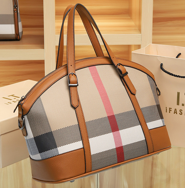 VN-B23Genuine Leather Quilted Shell Bag – Elegant & Versatile Everyday Purse