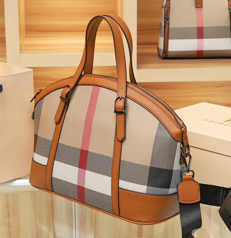 VN-B23Genuine Leather Quilted Shell Bag – Elegant & Versatile Everyday Purse