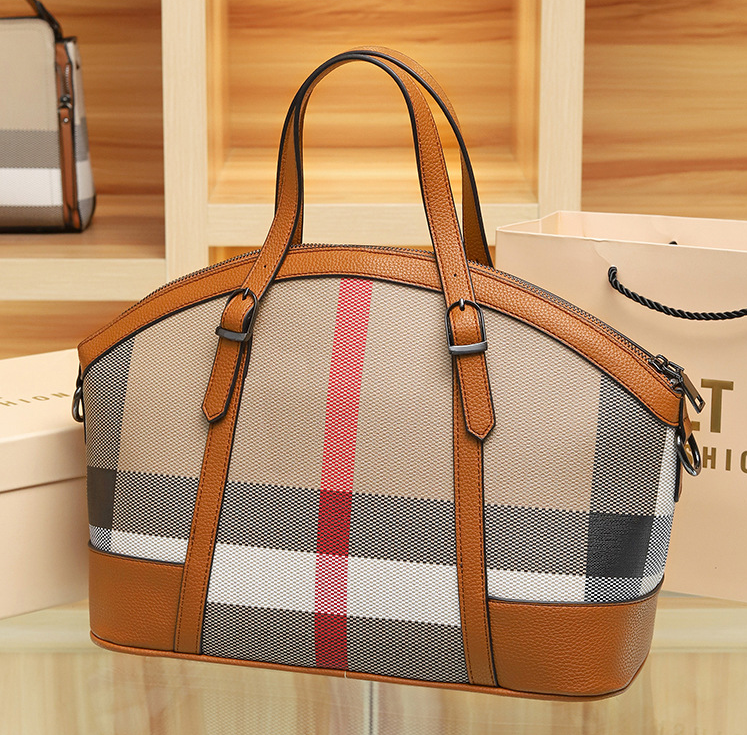 VN-B23Genuine Leather Quilted Shell Bag – Elegant & Versatile Everyday Purse