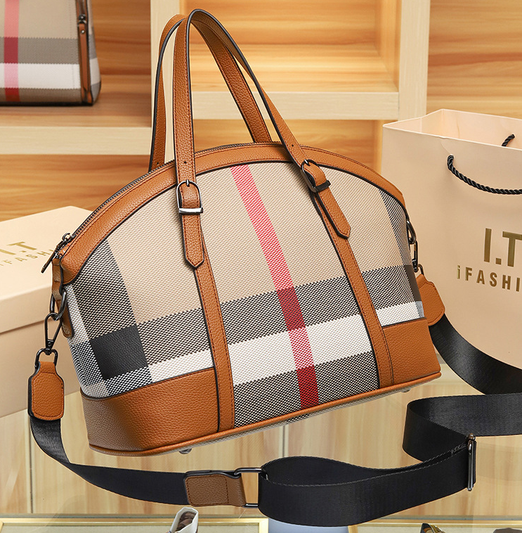 VN-B23Genuine Leather Quilted Shell Bag – Elegant & Versatile Everyday Purse