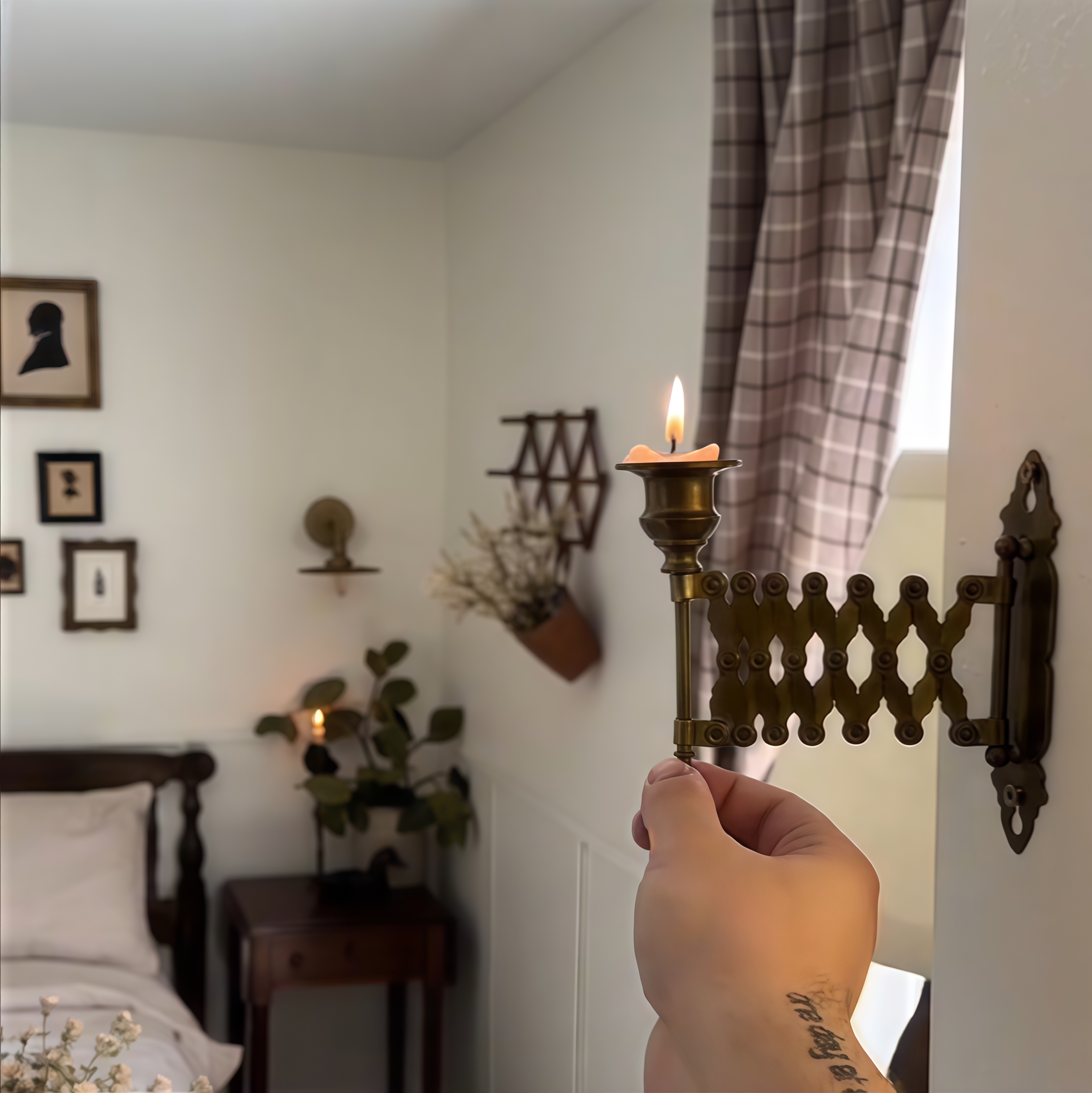180° Rotatable Extending Wall-Mounted Candle Holder
