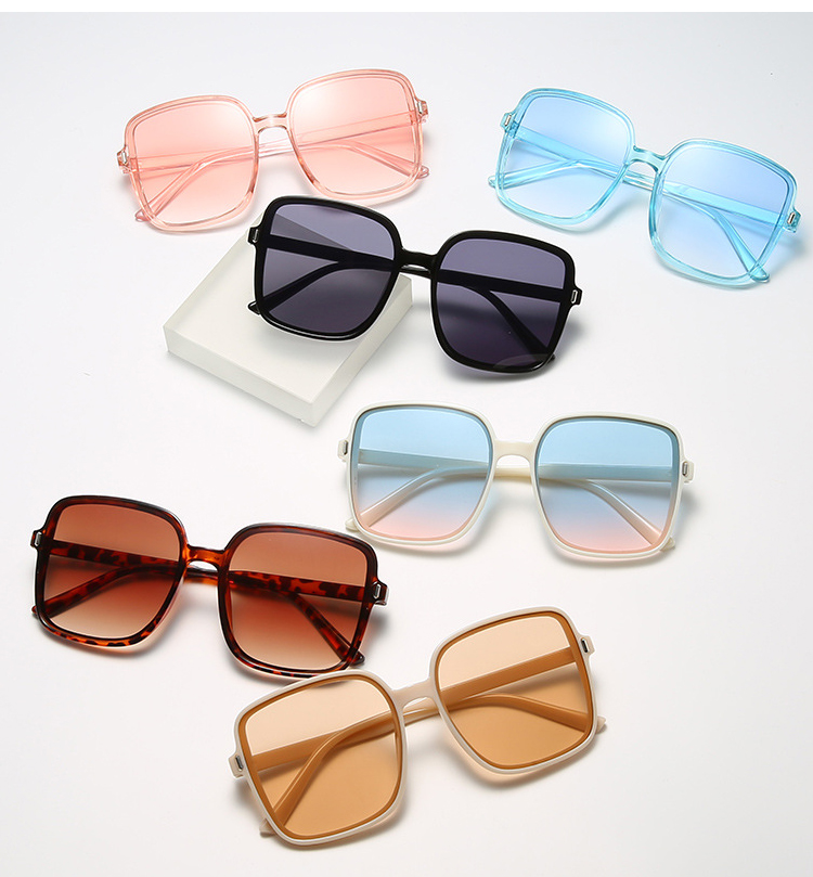 Women's retro square UV-proof sunglasses front view
