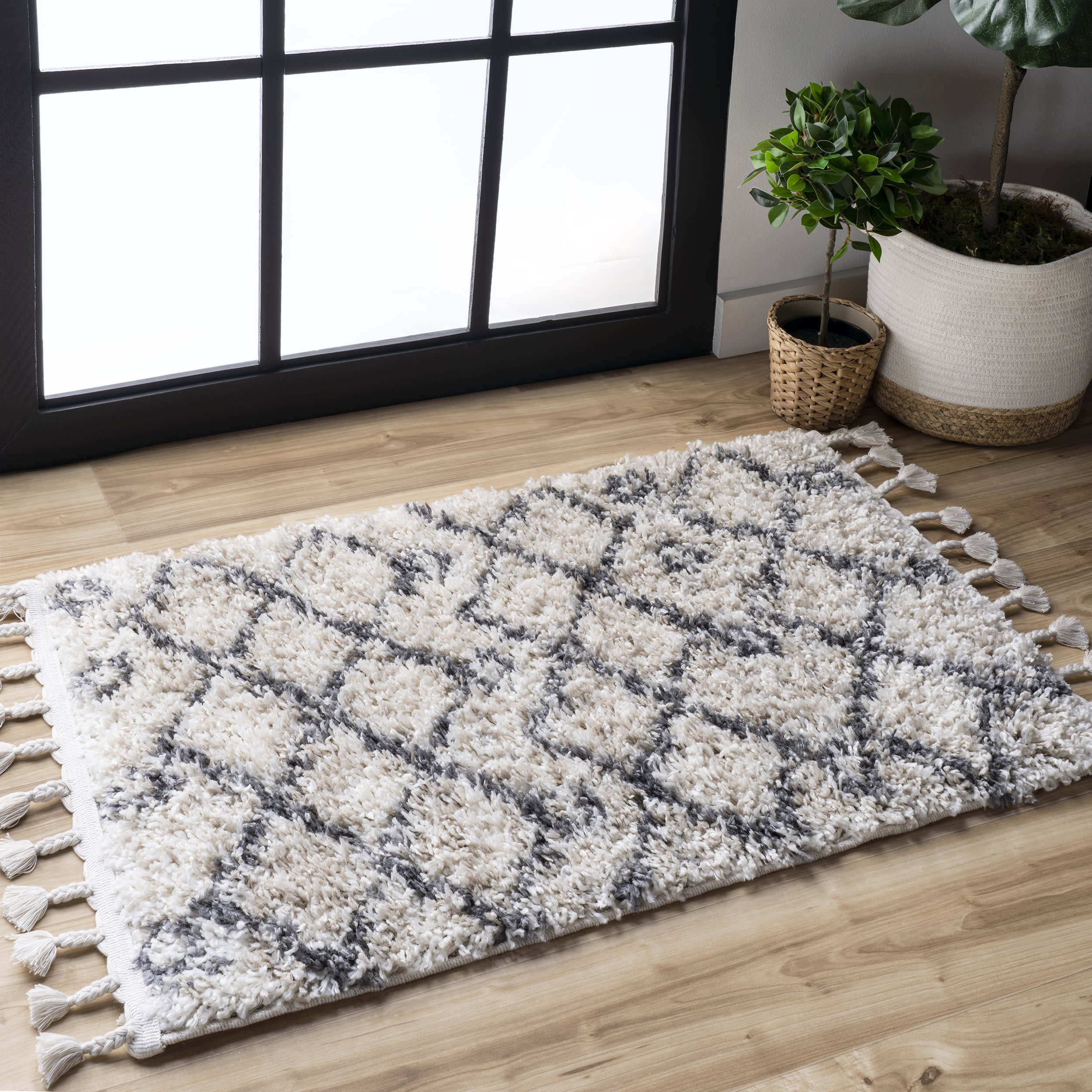 Diamond Moroccan Shag With Tassels Rug | Ivory