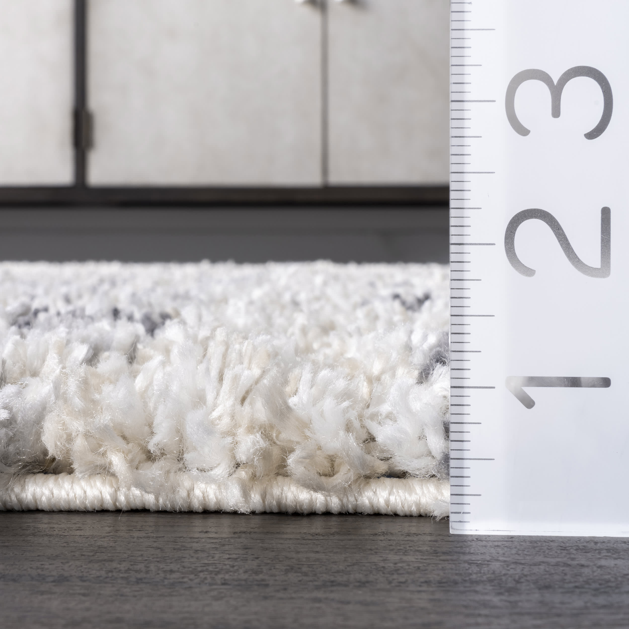 Diamond Moroccan Shag With Tassels Rug | Ivory