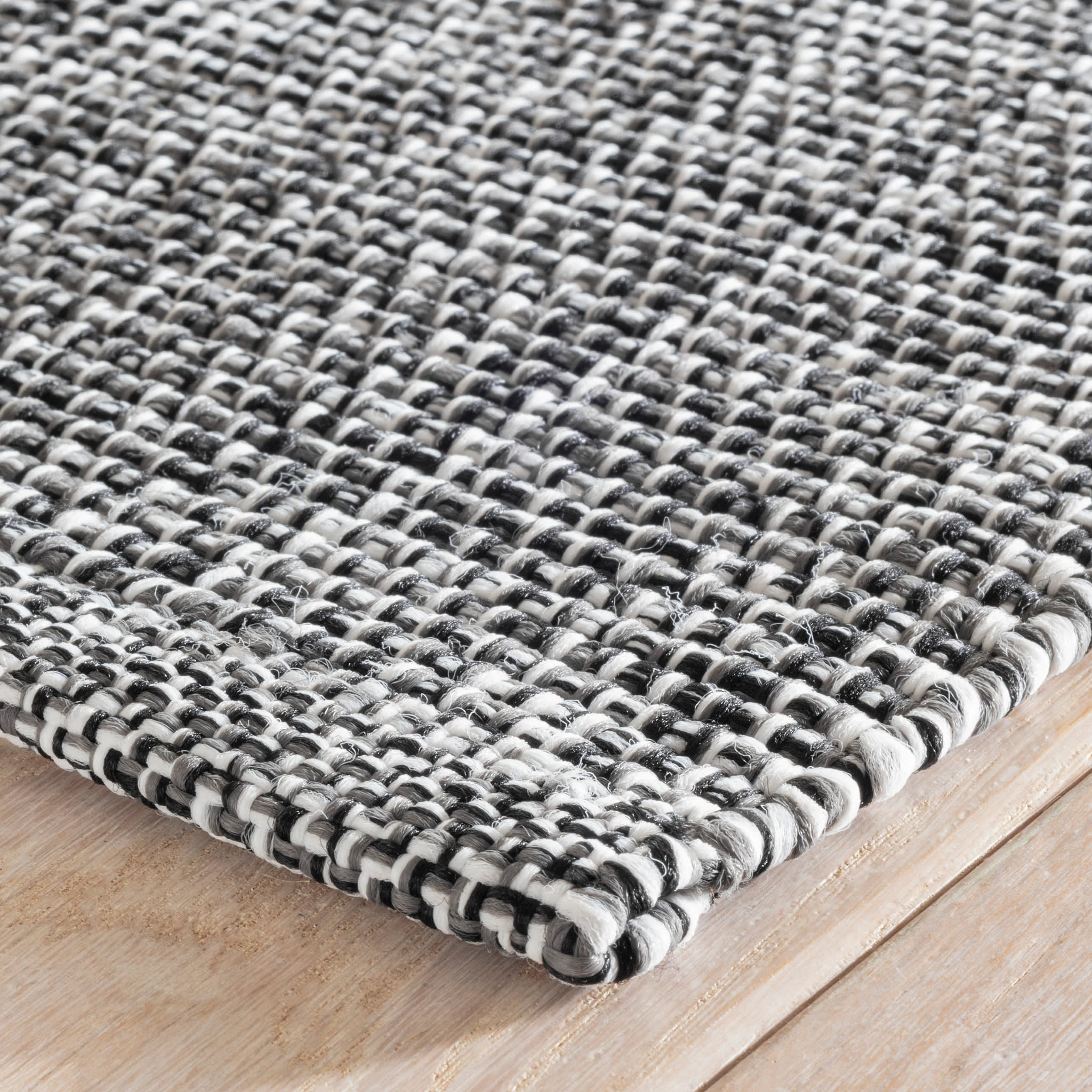 Fusion Handwoven Indoor/Outdoor Rug | Black