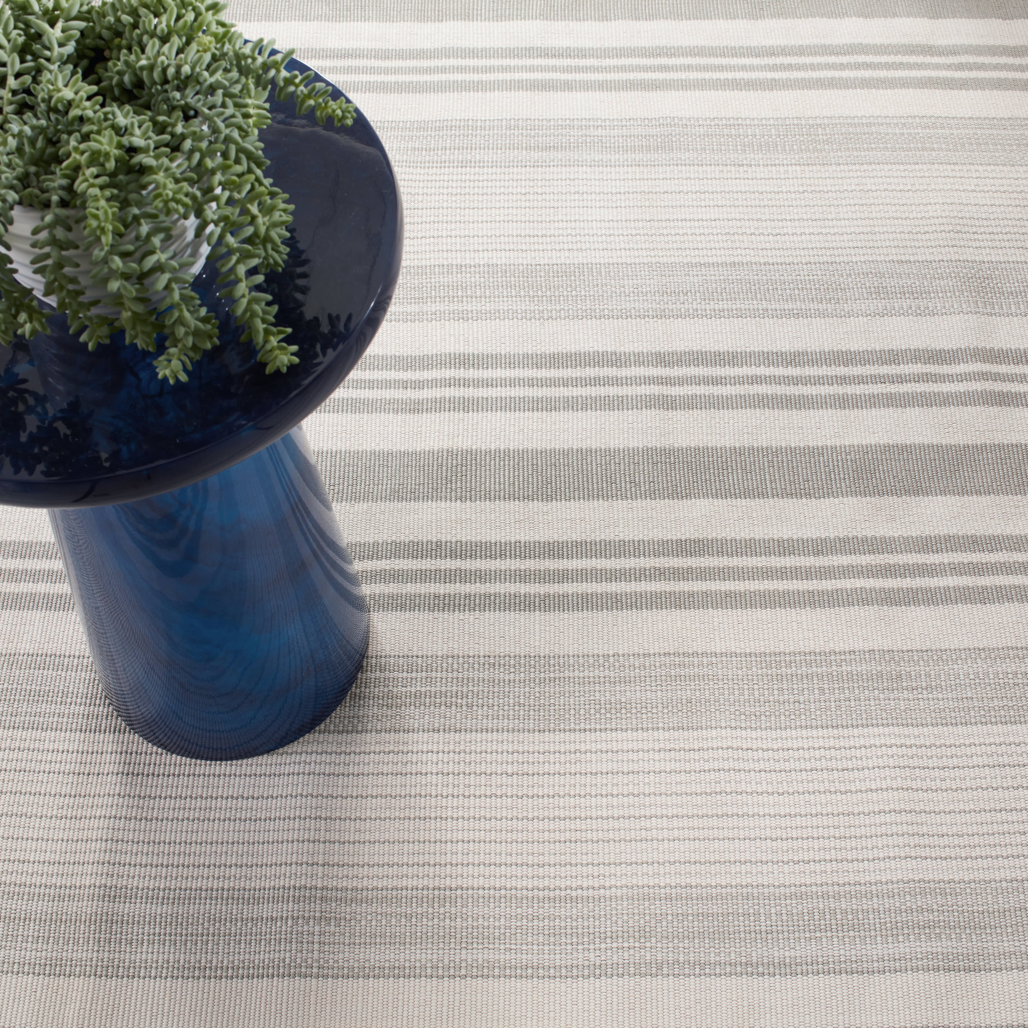 Quincy Stripe Handwoven Indoor/Outdoor Rug | Platinum