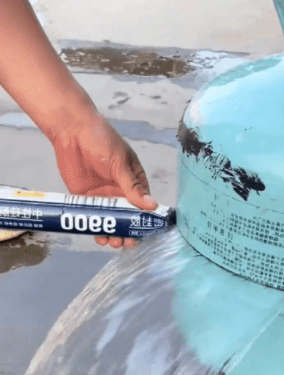 [Crack nemesis, 50 years without cracking] Strong waterproof sealant