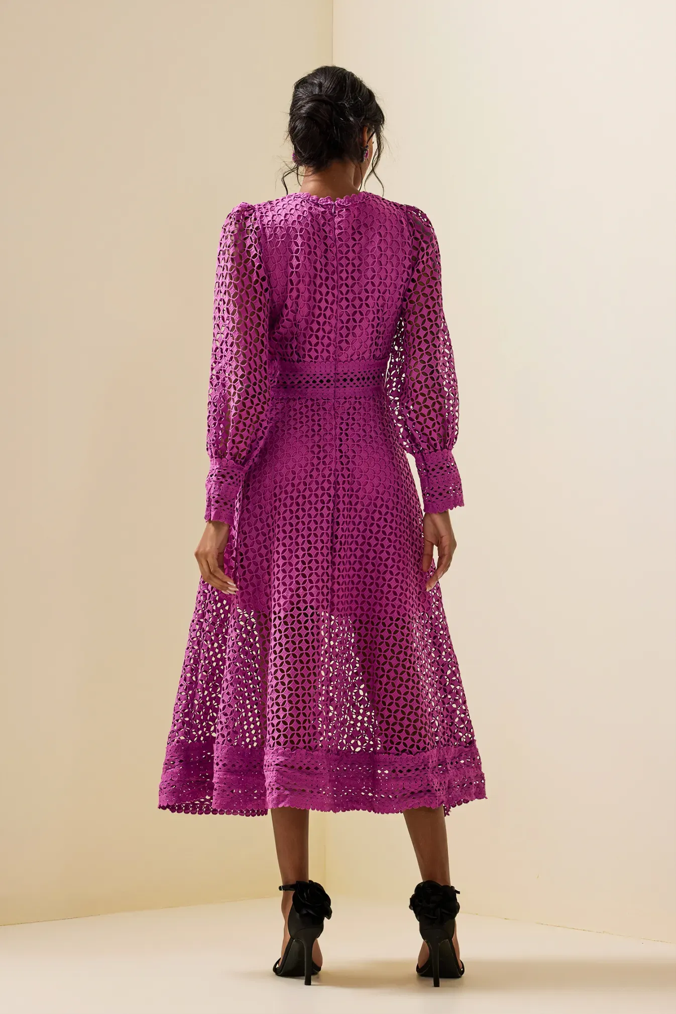 Gitta Purple Solid Lace Lantern Sleeve Midi Dress