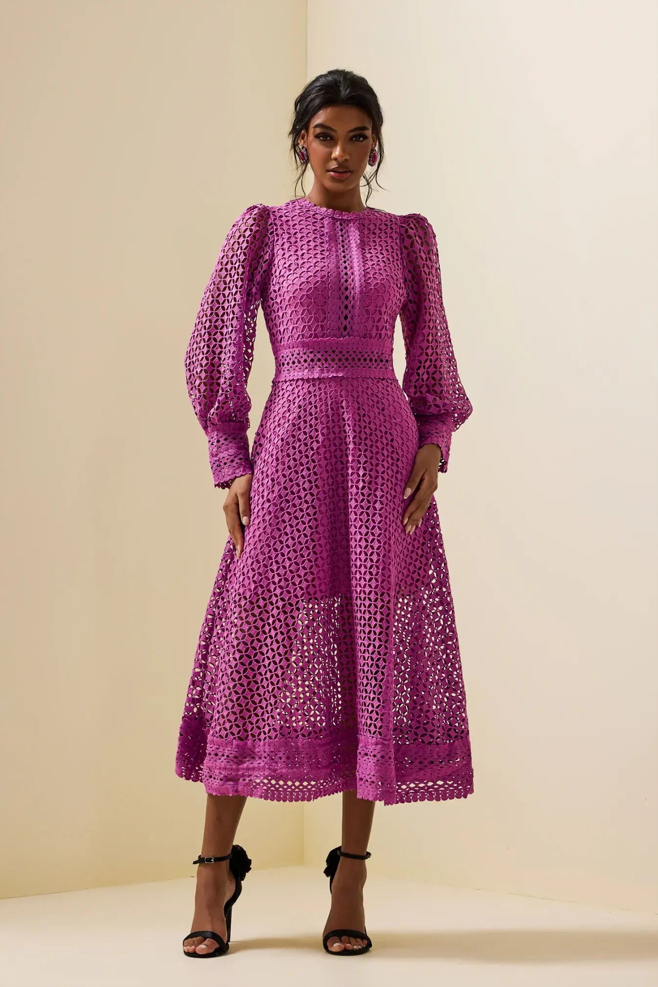 Gitta Purple Solid Lace Lantern Sleeve Midi Dress