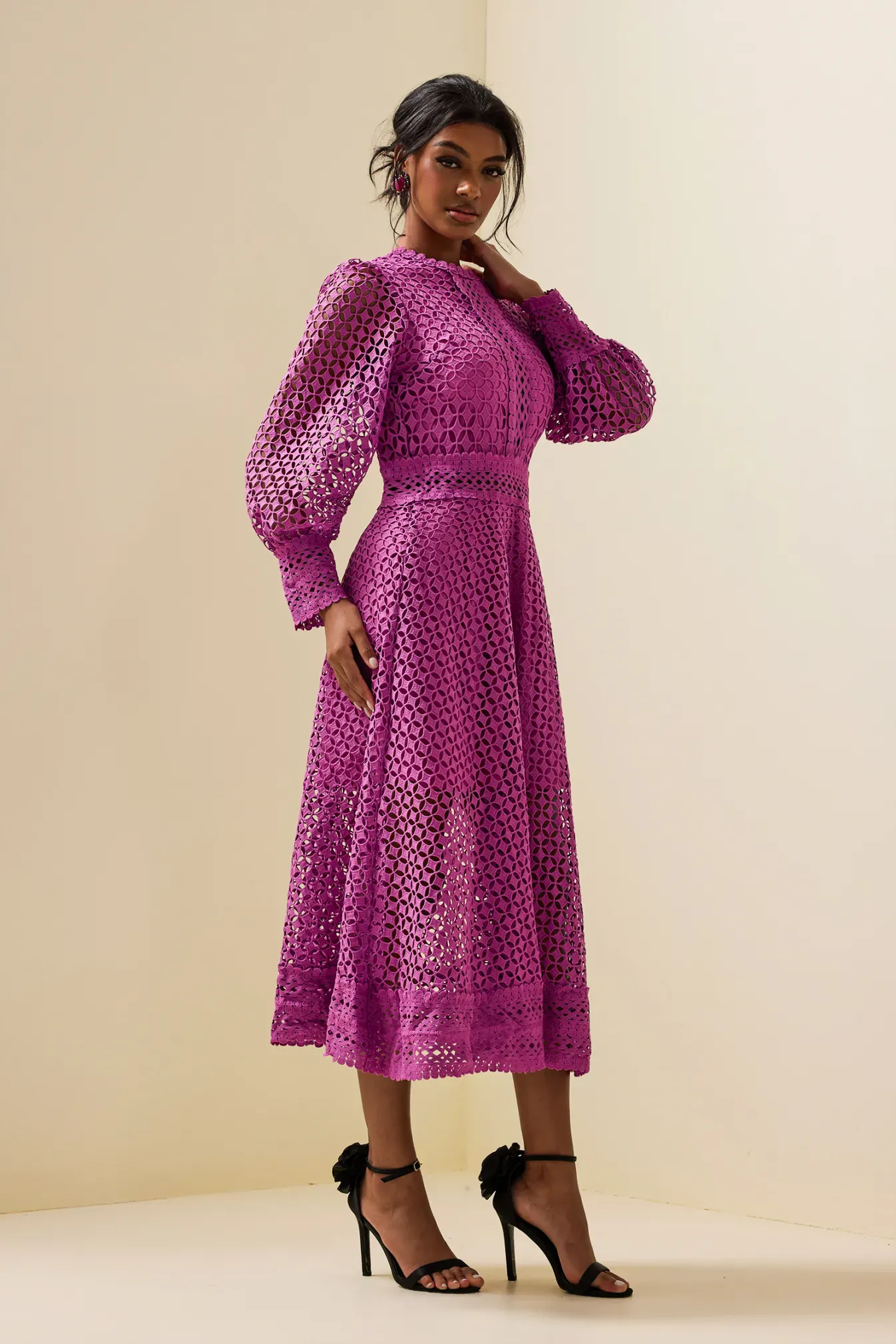 Gitta Purple Solid Lace Lantern Sleeve Midi Dress