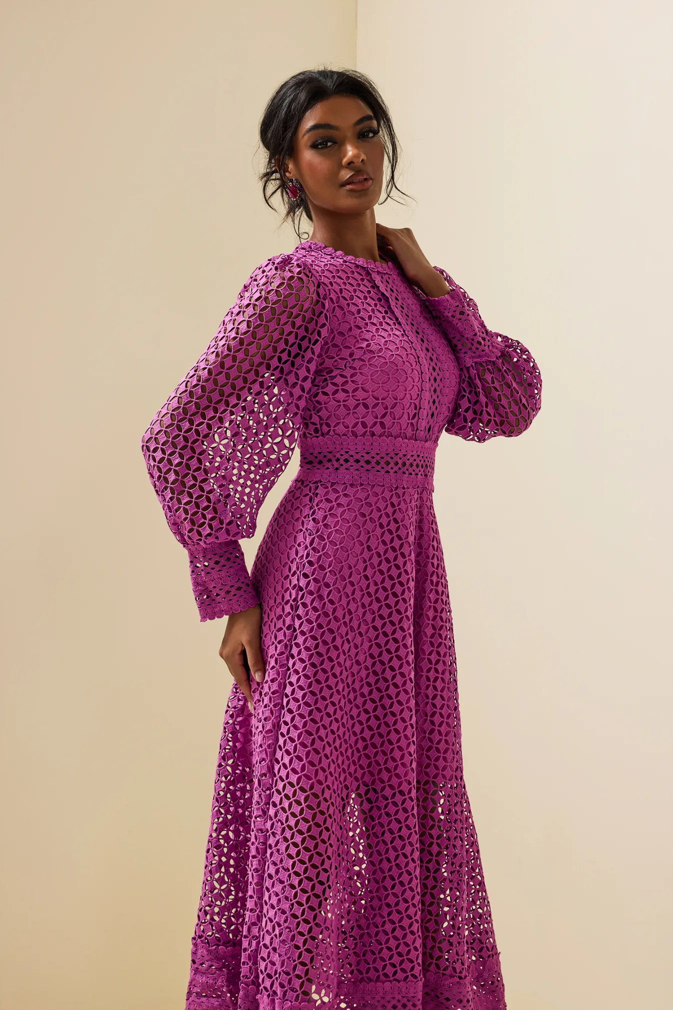 Gitta Purple Solid Lace Lantern Sleeve Midi Dress
