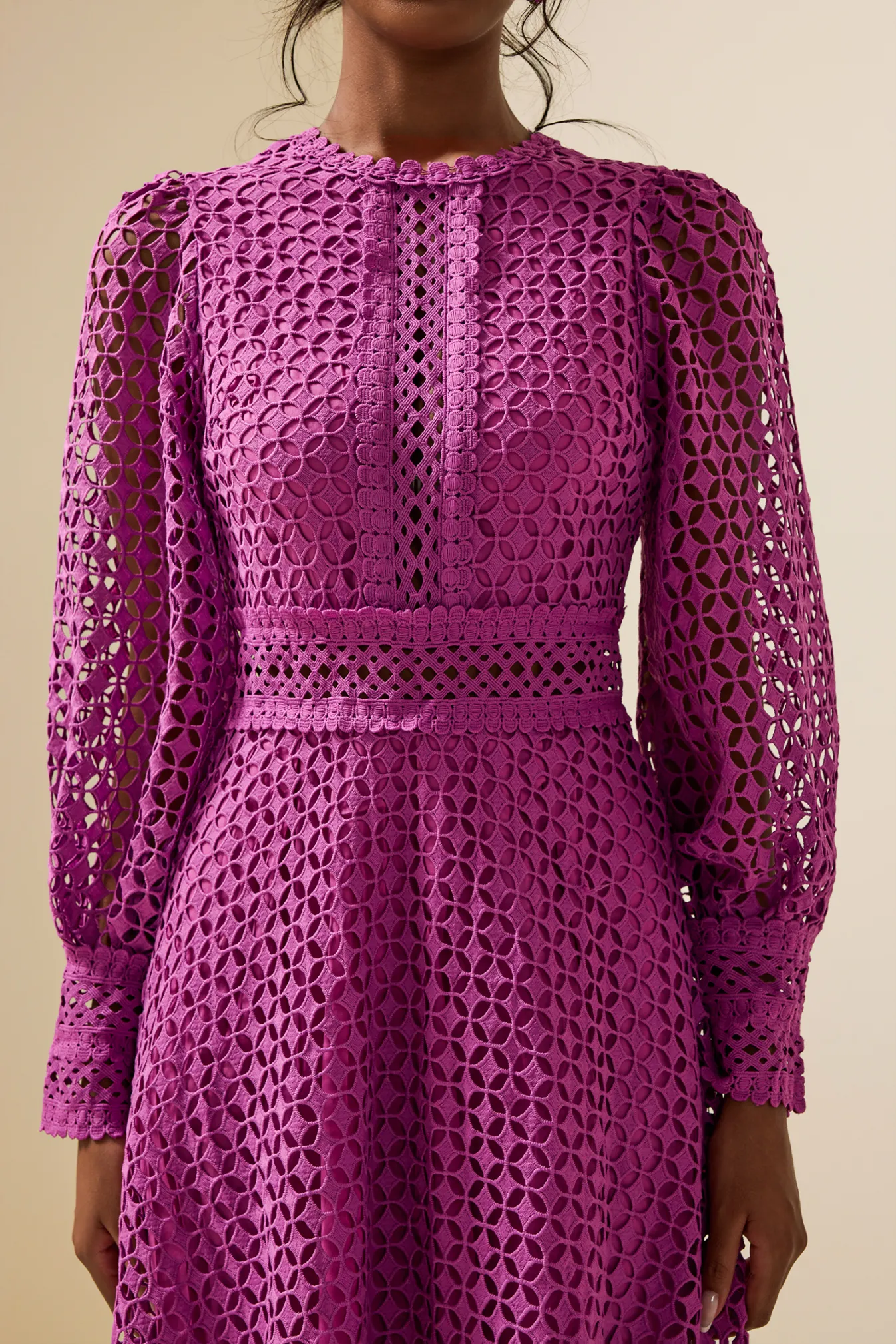 Gitta Purple Solid Lace Lantern Sleeve Midi Dress
