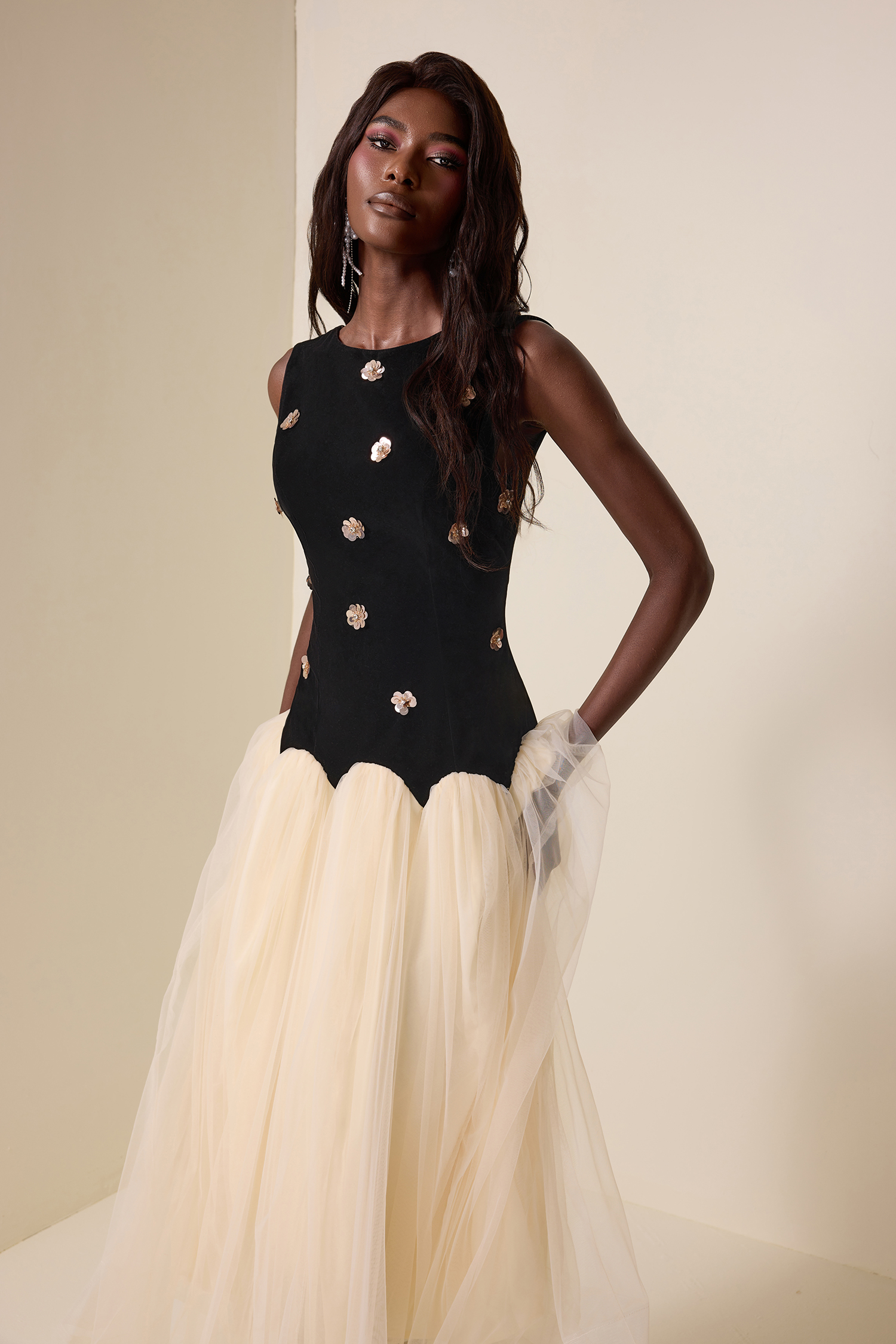 Cheryl Metal Flower Boat Neck Sleeveless Midi Dress