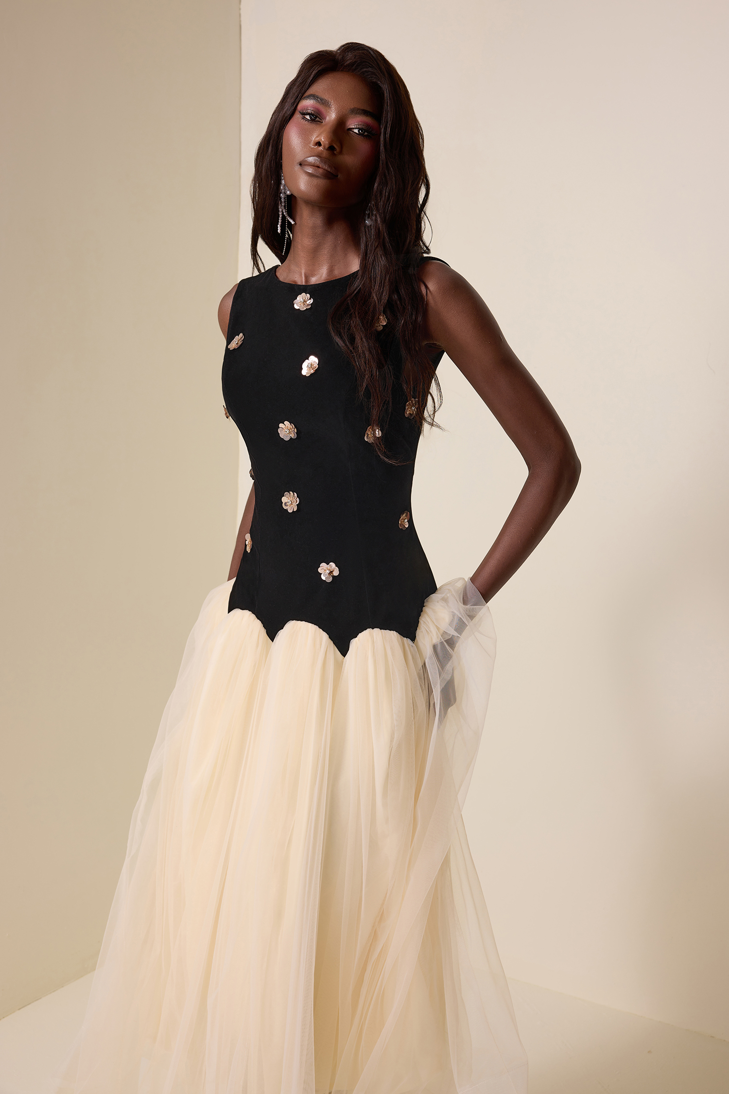 Cheryl Metal Flower Boat Neck Sleeveless Midi Dress