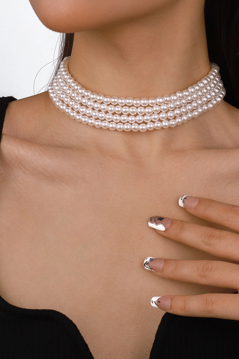 Evelia Pearl Necklace