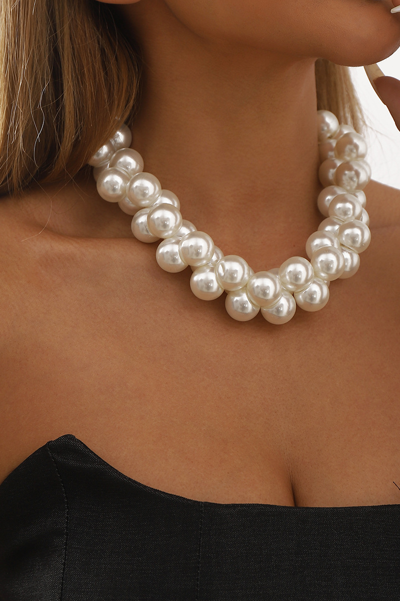 Felicia Large Pearls Necklace