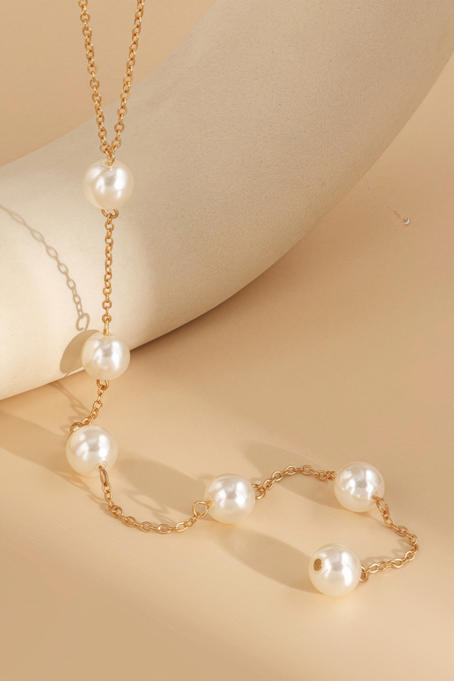 Enriqueta Metal Chain Pearl Necklace