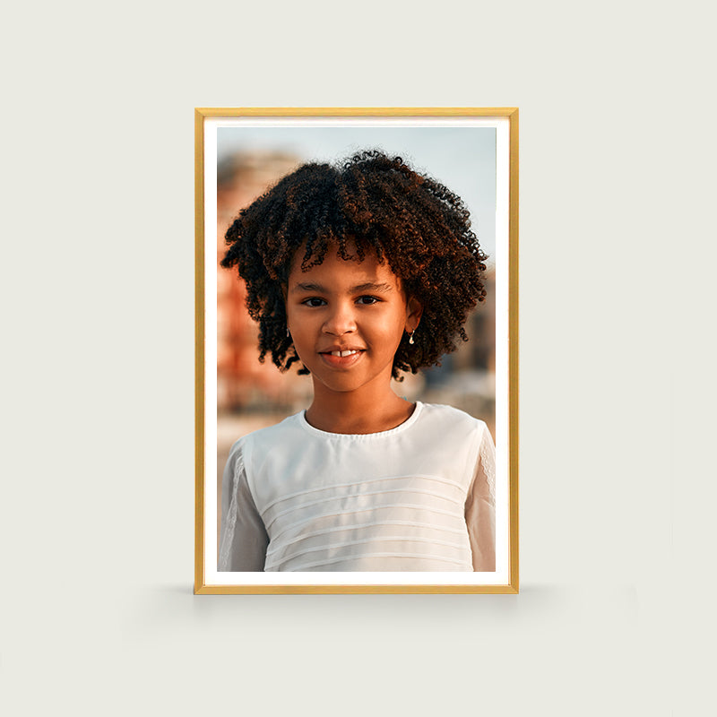 Pinpin 2.0 Aluminum Digital Frame — Sleek Golden