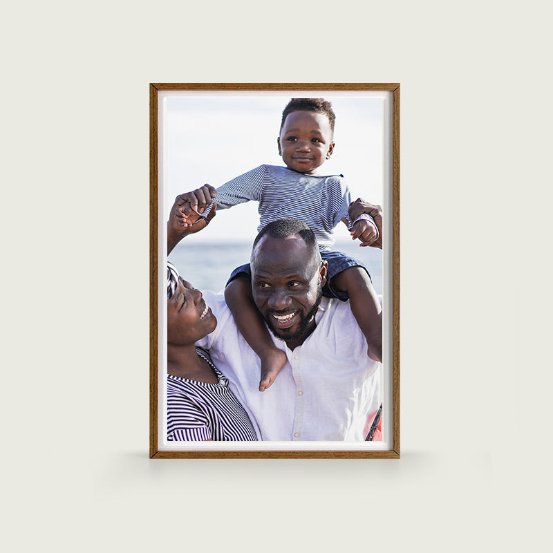 Pinpin 2.0 Aluminum Digital Frame — Wood-Grain Style