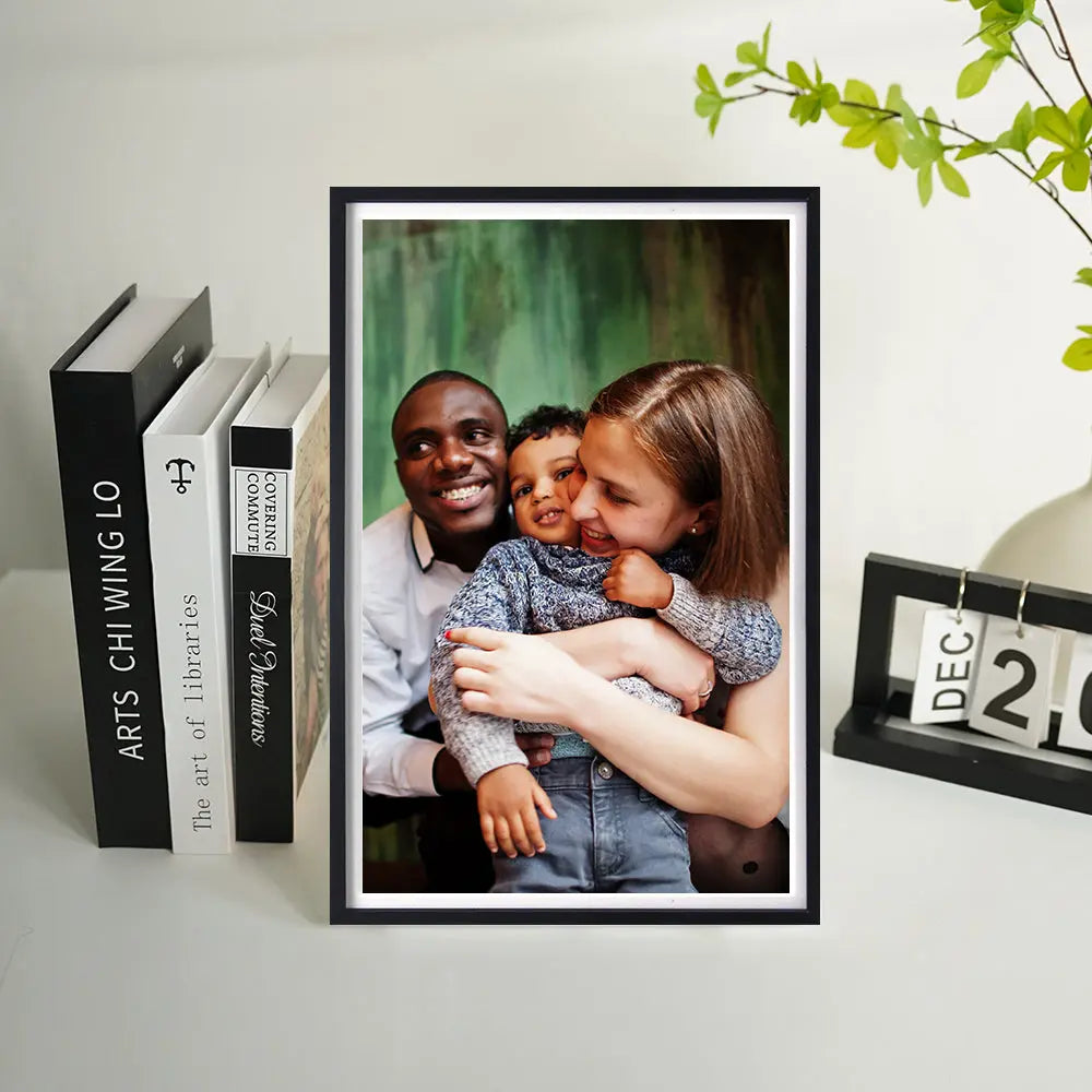 Pinpin 2.0 Aluminum Digital Frame — Sleek Black