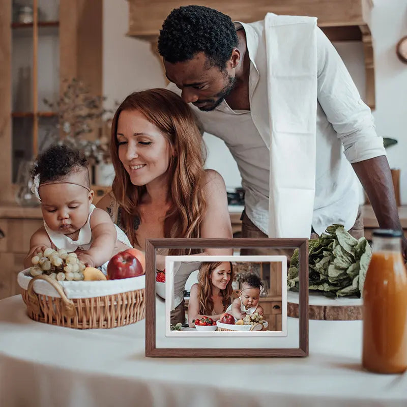 Pinpin 2.0 Wood Digital Frame — Walnut Finish