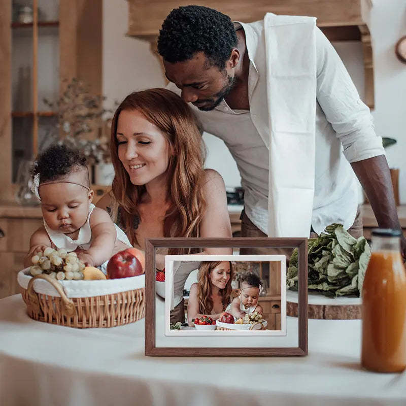 Pinpin 2.0 Wood Digital Frame — Walnut Finish